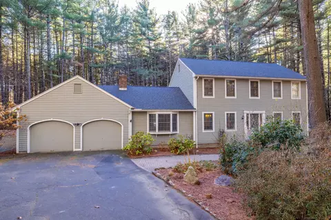 9 Gloucester Ln, Granby, CT 06060