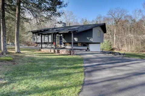 35 Kinsey Rd, New Hartford, CT 06057
