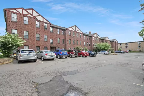 49 Highland St #305, West Hartford, CT 06119
