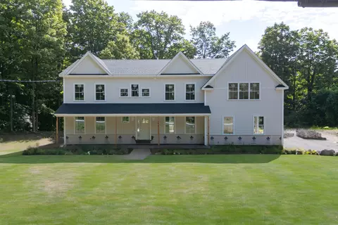 250 Atkins St, Middletown, CT 06457