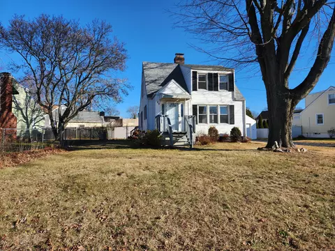 35 Boxford St, East Haven, CT 06512
