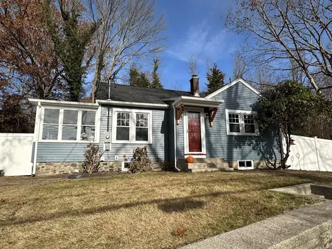22 Oakville Rd, Griswold, CT 06351