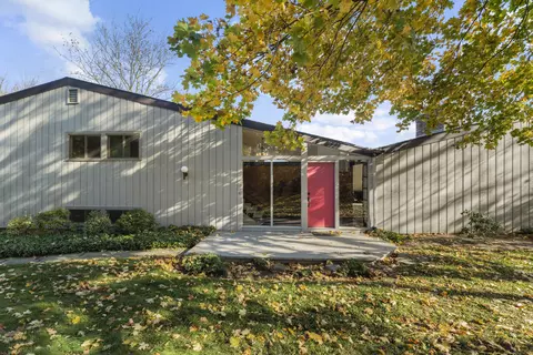 594 Saddle Ridge Rd, Orange, CT 06477