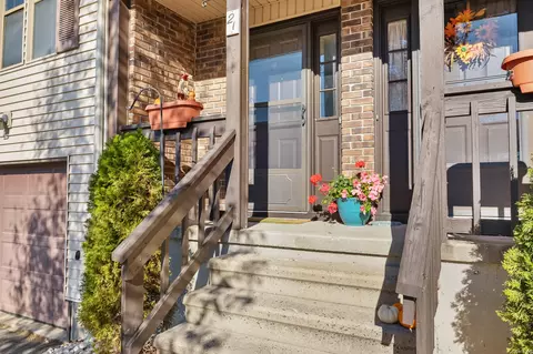 21 Barn Finch Cir #21, Naugatuck, CT 06770