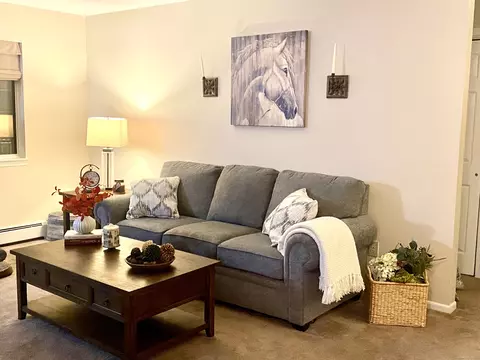 9 Rollingwood Dr #9, Brookfield, CT 06804