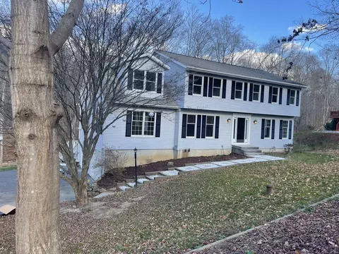26 Columbia Dr, New Fairfield, CT 06812