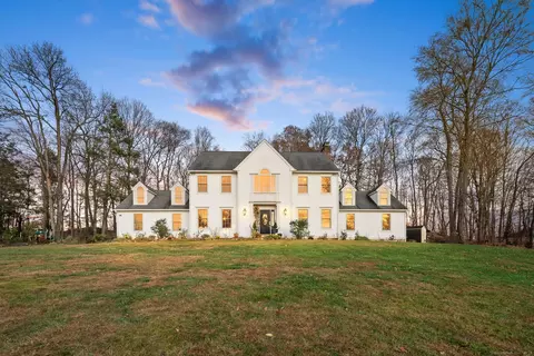 330 Patriot Rd, Southbury, CT 06488