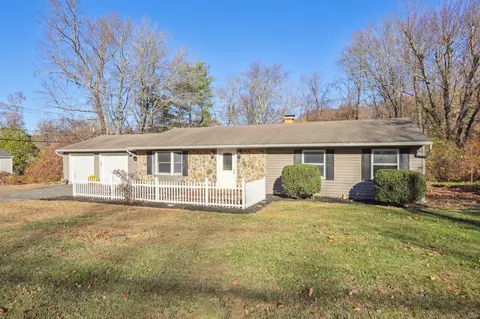 1 Allen Rd, Brookfield, CT 06804