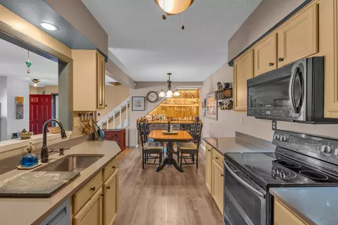81 Main St #5B, Branford, CT 06405