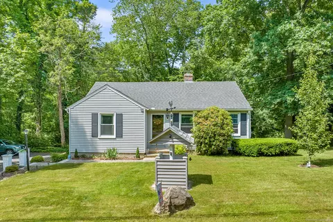 37 Hemlock Dr, Deep River, CT 06417 photo 1