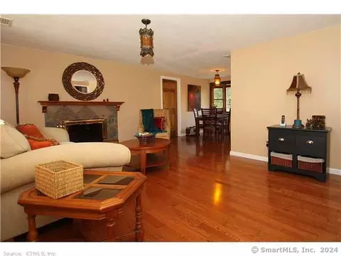 115 Evergreen Ave, Hamden, CT 06518