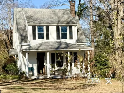 153 Cannon St, Hamden, CT 06518