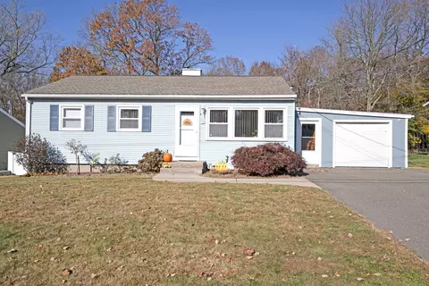 70 Kings Ct, Derby, CT 06418