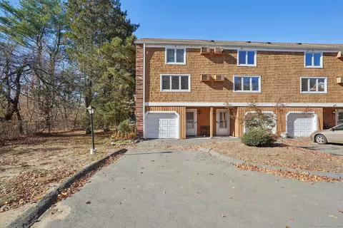 39 Farmington Ave #D4, Plainville, CT 06062