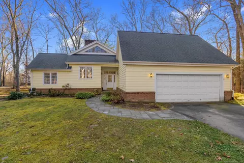 2 Ashford Ct, Farmington, CT 06032