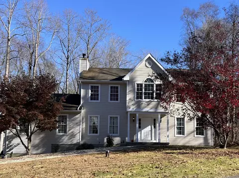 37 Oakcrest Rd, Oxford, CT 06478