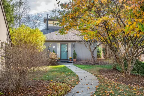 5 Highland Sq #5, Avon, CT 06001