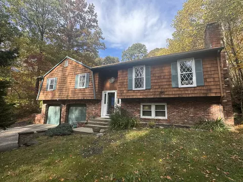 115 Hurd Rd, Trumbull, CT 06611