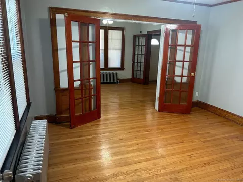 90-92 Rowe Ave, Hartford, CT 06106