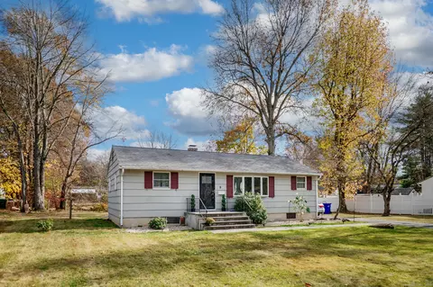 9 Louis Dr, Bloomfield, CT 06002