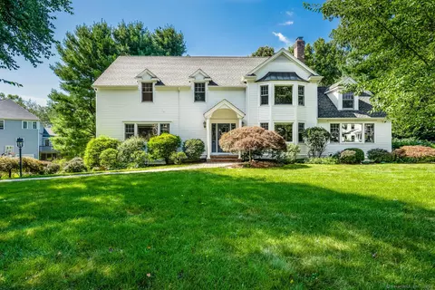 85 Evelyn St, Fairfield, CT 06890