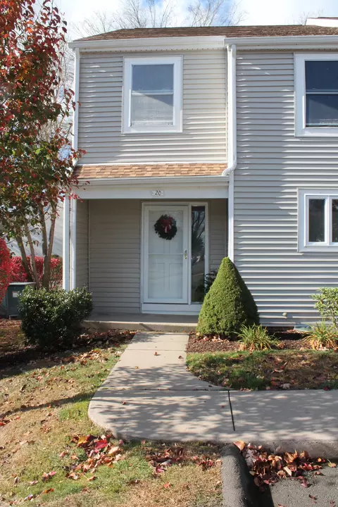 20 Brentwood Dr #20, Wallingford, CT 06492