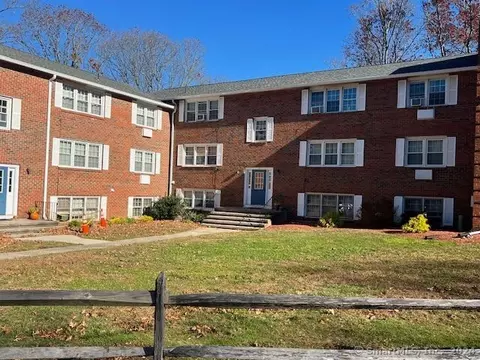 39 Briarwood Ln #B, Branford, CT 06405