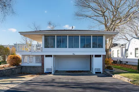 4 Lanyard Ln, Waterford, CT 06385