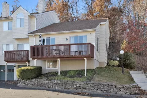 166 Old Brookfield Rd #31-5, Danbury, CT 06811