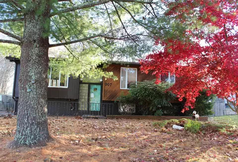 7 Old Fort Ln, Ledyard, CT 06339