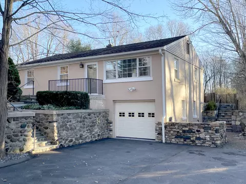 20 Scuppo Rd, Woodbury, CT 06798