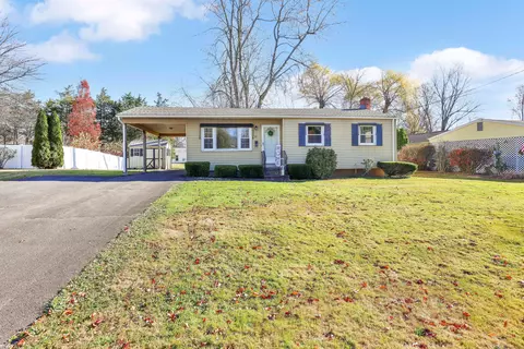32 Hazel St, Windsor Locks, CT 06096