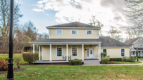 111 Periwinkle Dr #111, Middlebury, CT 06762
