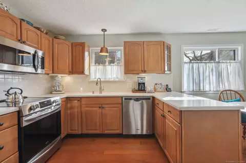307 Heritage Vlg #A, Southbury, CT 06488