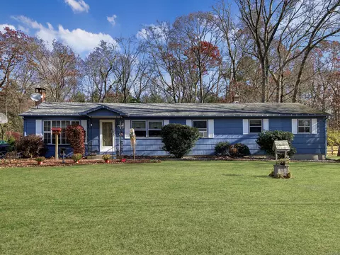 40 Beacon Rd, Windham, CT 06280