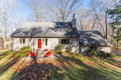55 Crabapple Ln, Guilford, CT 06437