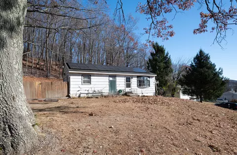 7 Boxwood Ln, Danbury, CT 06811