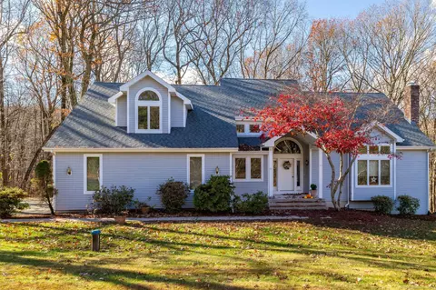 59 Fieldstone Dr, Glastonbury, CT 06073