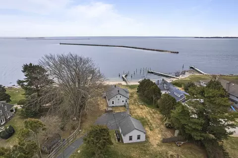 12 North St, Stonington, CT 06378