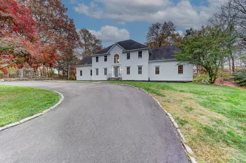 140 Sherwood Farm Rd, Fairfield, CT 06824