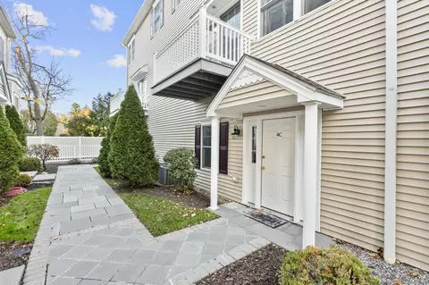 160 Glenbrook Rd #4C, Stamford, CT 06902