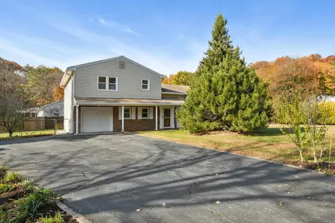 41 E Rocks Rd, Norwalk, CT 06851