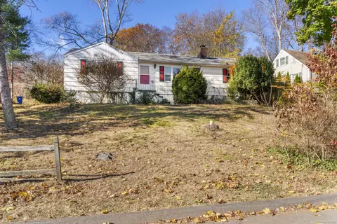 1 Flintlock Rd, Norwalk, CT 06850