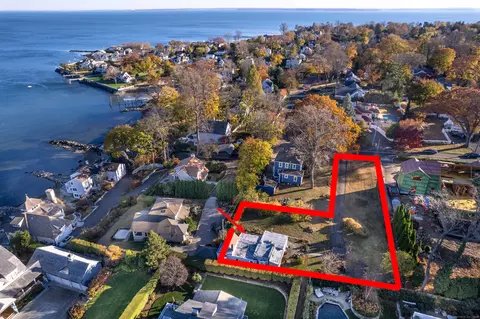 52 Ocean Dr E, Stamford, CT 06902