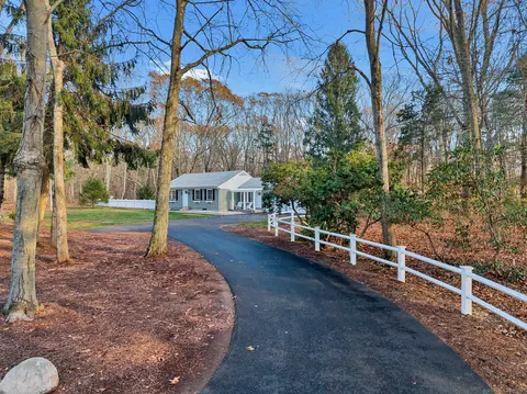 4 Watrous Point Rd, Old Saybrook, CT 06475