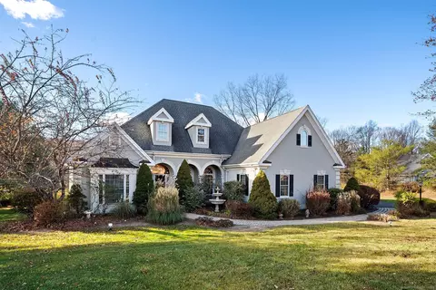 7 S Ridge Dr, Bloomfield, CT 06002