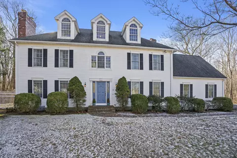 3 Squire Hl, Old Lyme, CT 06371