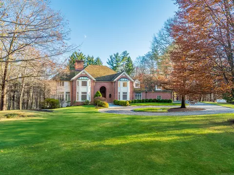 534 Stanwich Rd, Greenwich, CT 06831