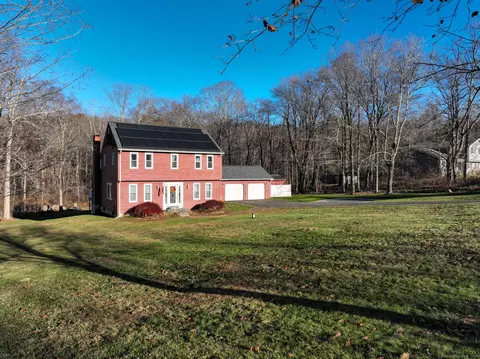 22 Laurel Grove Dr, Haddam, CT 06441