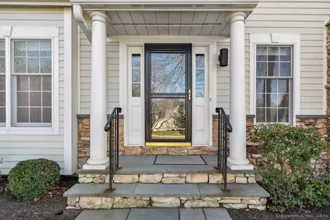 638 Danbury Rd #14, Ridgefield, CT 06877